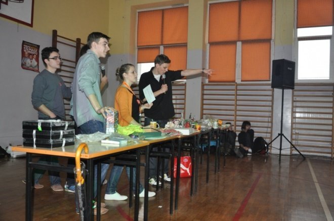 II LO zorganizowało szkolny WOŚP. Uczniowie zebrali około 1500 złotych [5 I 2012] - zdjęcie #35 - eOstroleka.pl