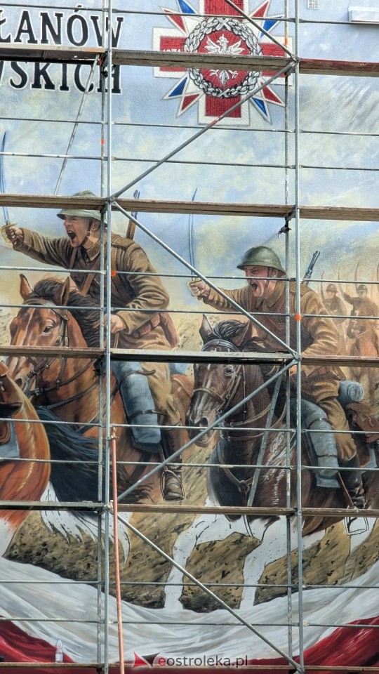 Powstaje mural na budynku ZSZ Nr 2 w Ostrołęce [15.09.2026] - zdjęcie #12 - eOstroleka.pl