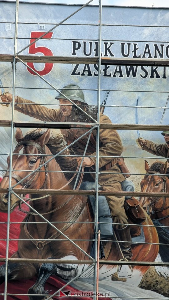 Powstaje mural na budynku ZSZ Nr 2 w Ostrołęce [15.09.2026] - zdjęcie #9 - eOstroleka.pl