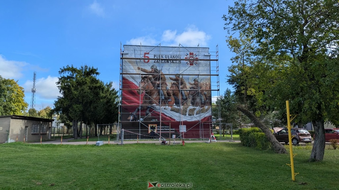 Powstaje mural na budynku ZSZ Nr 2 w Ostrołęce [15.09.2026] - zdjęcie #10 - eOstroleka.pl
