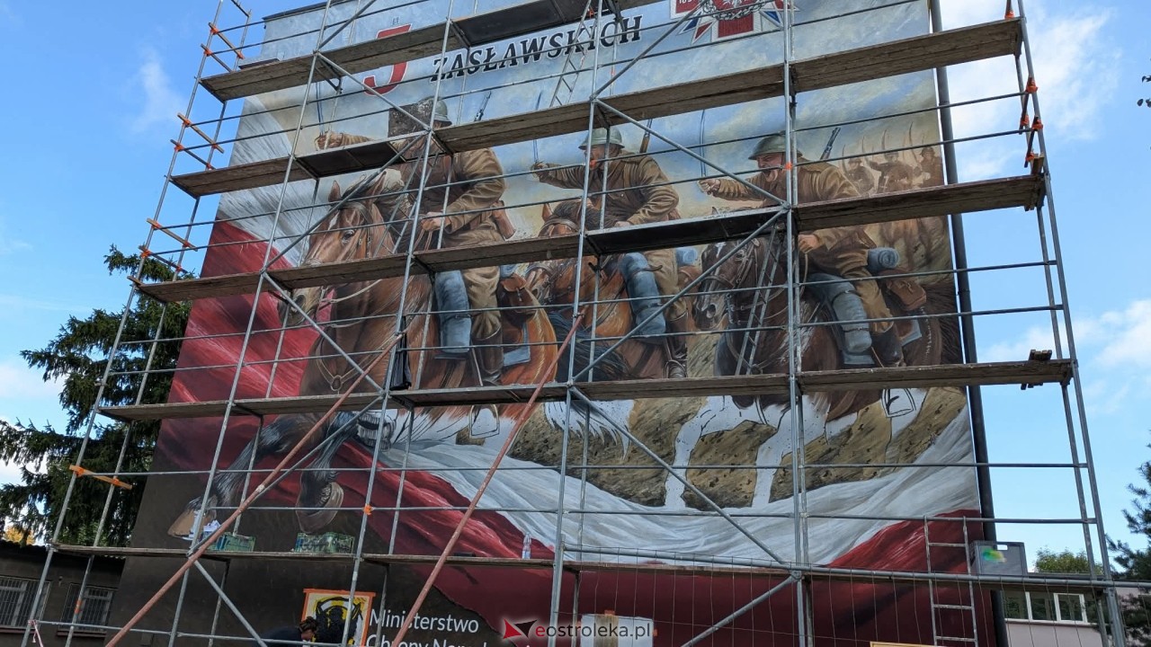 Powstaje mural na budynku ZSZ Nr 2 w Ostrołęce [15.09.2026] - zdjęcie #7 - eOstroleka.pl