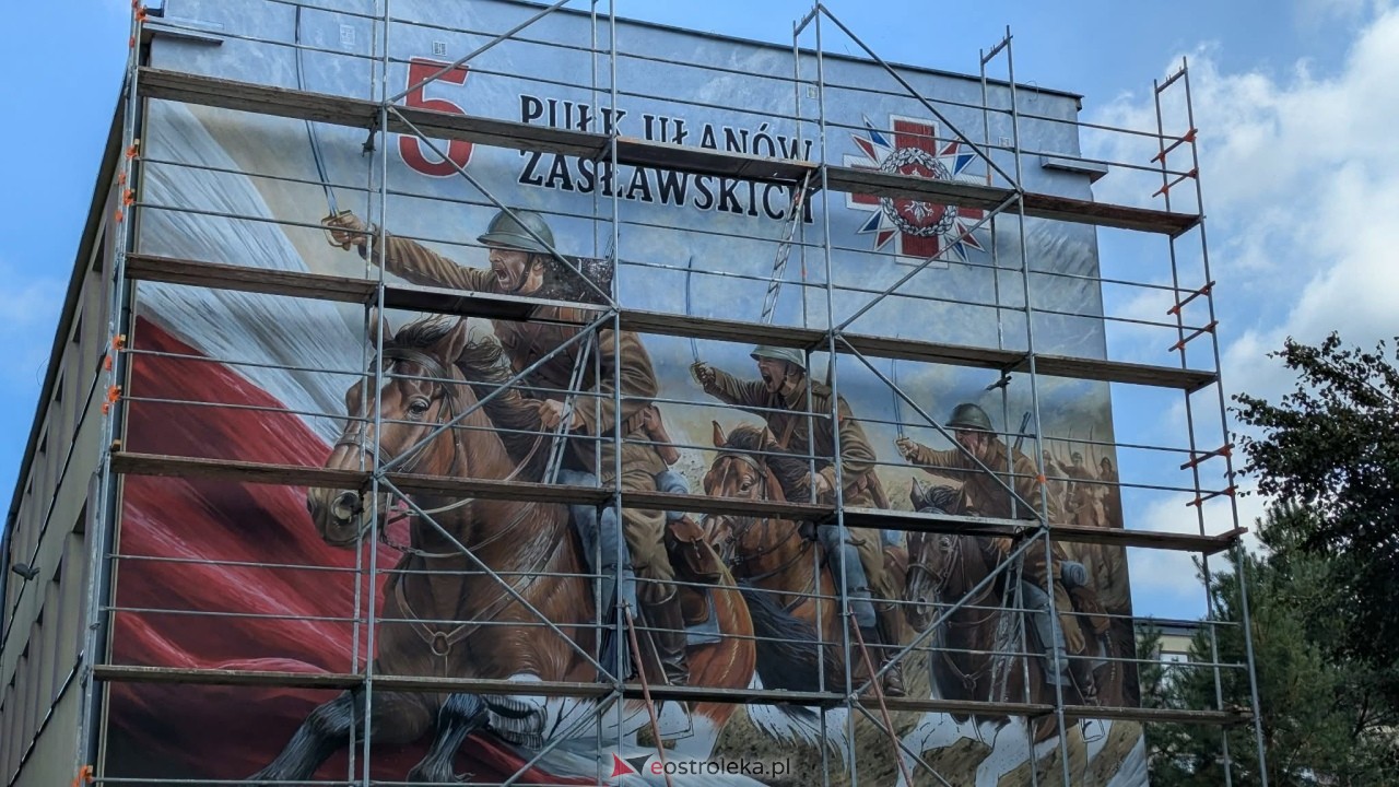 Powstaje mural na budynku ZSZ Nr 2 w Ostrołęce [15.09.2026] - zdjęcie #5 - eOstroleka.pl