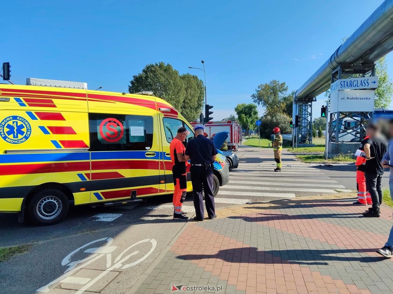Wypadek na skrzyżowaniu ulicy Kołobrzeskiej z Aleją Wojska Polskiego [16.09.2026] - zdjęcie #6 - eOstroleka.pl
