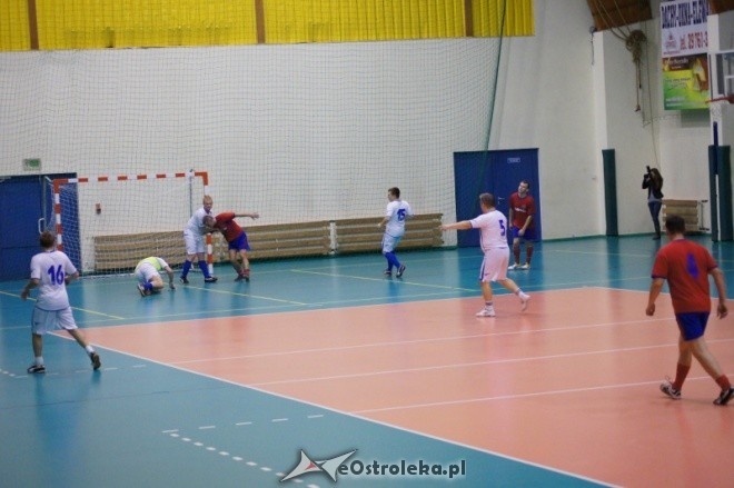 3. kolejka Nocnej Ligi Futsalu [06.01.2012] - zdjęcie #15 - eOstroleka.pl