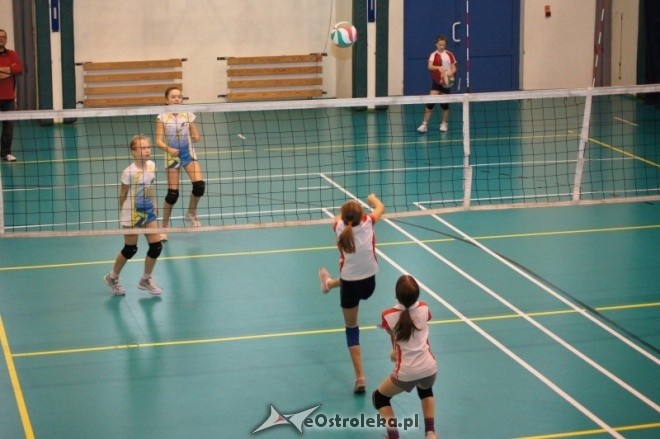 Mikołajkowy Turniej Mini Siatkówki o Puchar Dyrektora MZOS-T i IT [7-8.01.2012] - zdjęcie #13 - eOstroleka.pl
