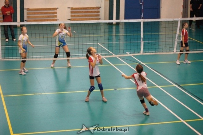 Mikołajkowy Turniej Mini Siatkówki o Puchar Dyrektora MZOS-T i IT [7-8.01.2012] - zdjęcie #11 - eOstroleka.pl