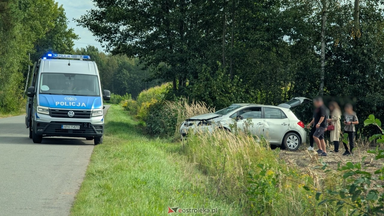 Dachowanie Toyoty na trasie Goworki Nowa Wieś Wschodnia [20.09.2026] - zdjęcie #2 - eOstroleka.pl