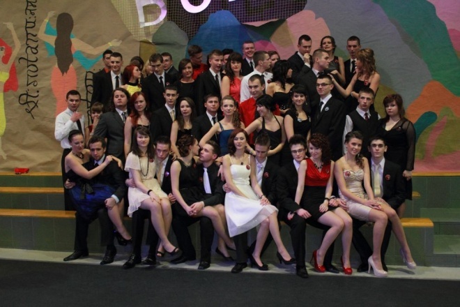 Studniówka III LO [07.I.2012] - zdjęcie #3 - eOstroleka.pl