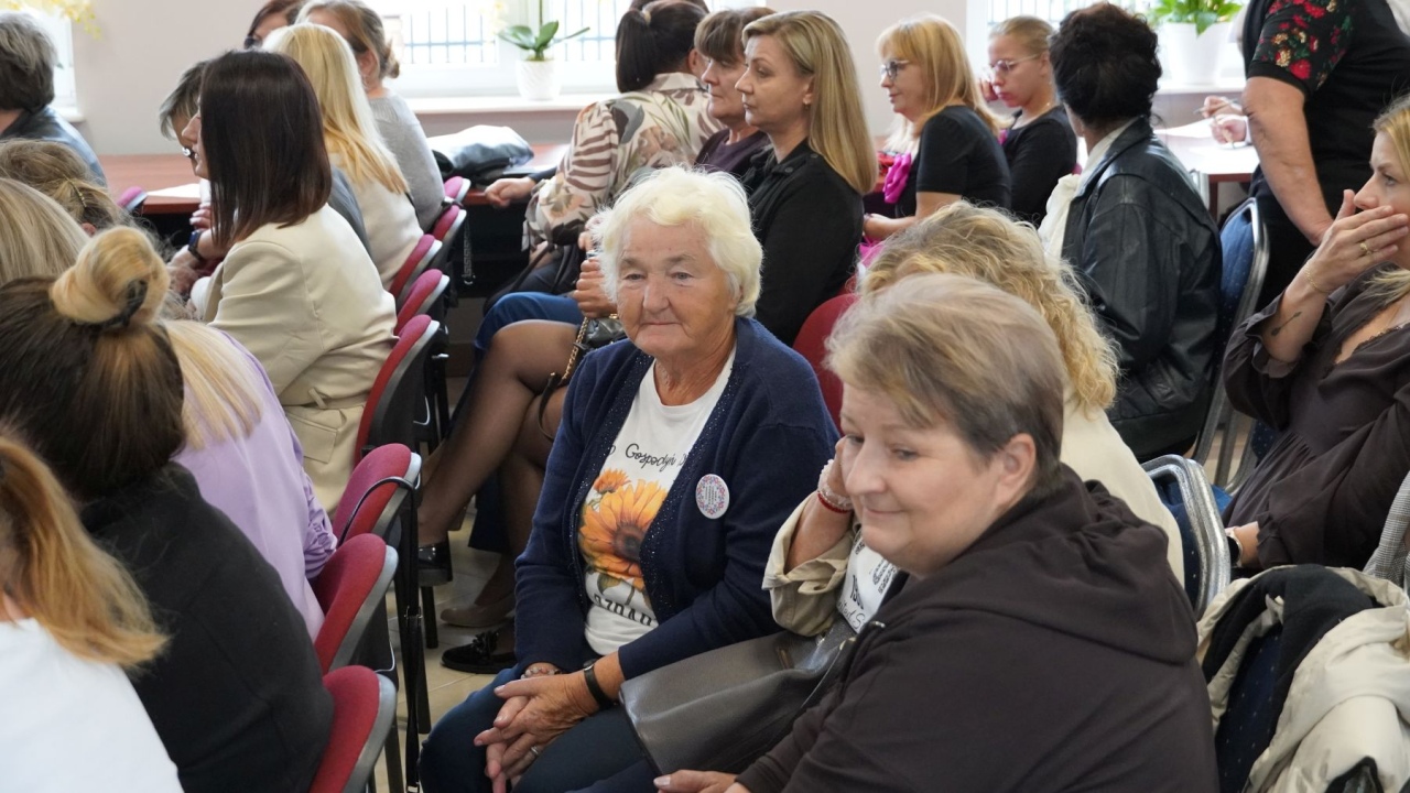 Ponad 1,3 mln zł dla Kół Gospodyń Wiejskich. W Goworowie wręczono czeki dla lokalnych gospodarzy [21.09.2026] - zdjęcie #120 - eOstroleka.pl