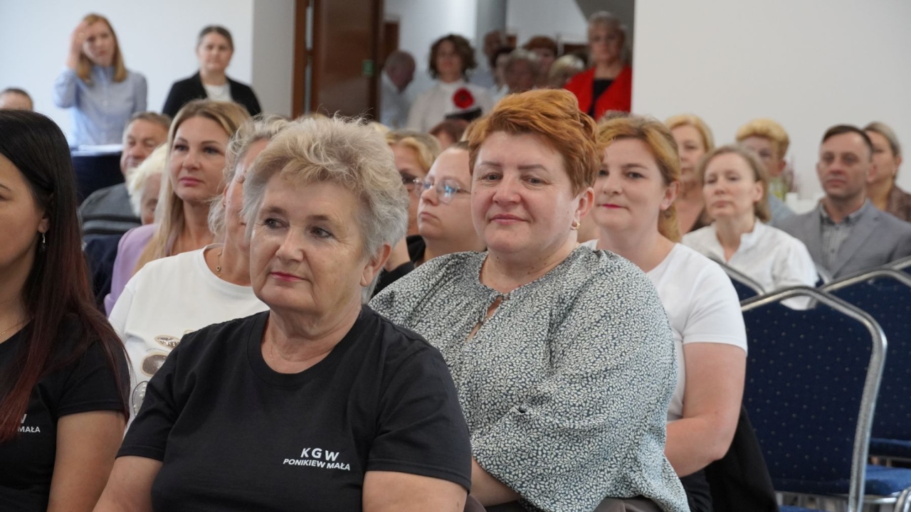 Ponad 1,3 mln zł dla Kół Gospodyń Wiejskich. W Goworowie wręczono czeki dla lokalnych gospodarzy [21.09.2026] - zdjęcie #110 - eOstroleka.pl