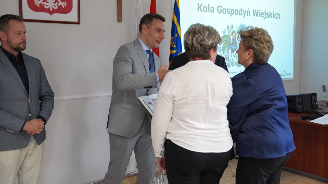 Ponad 1,3 mln zł dla Kół Gospodyń Wiejskich. W Goworowie wręczono czeki dla lokalnych gospodarzy [21.09.2026] - zdjęcie #73 - eOstroleka.pl