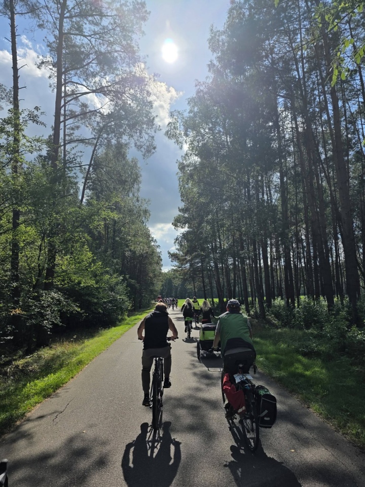 Przejechali ponad 20 kilometrów dla czystego powietrza. Za nami rajd rowerowy w Czerwinie [22.09.2026] - zdjęcie #26 - eOstroleka.pl