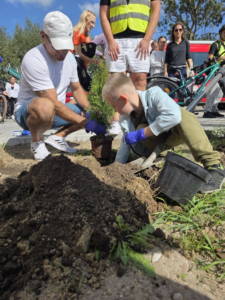 Przejechali ponad 20 kilometrów dla czystego powietrza. Za nami rajd rowerowy w Czerwinie [22.09.2026] - zdjęcie #11 - eOstroleka.pl