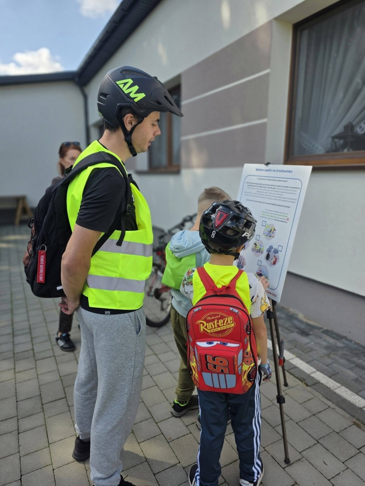 Przejechali ponad 20 kilometrów dla czystego powietrza. Za nami rajd rowerowy w Czerwinie [22.09.2026] - zdjęcie #9 - eOstroleka.pl