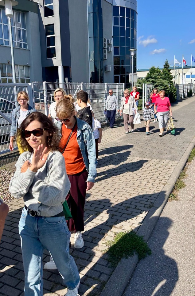 Odkrywali historię ostrołęckich Wojciechowic. Spacer z biblioteką i zabawa w bingo [22.09.2026] - zdjęcie #18 - eOstroleka.pl