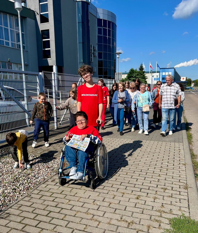 Odkrywali historię ostrołęckich Wojciechowic. Spacer z biblioteką i zabawa w bingo [22.09.2026] - zdjęcie #16 - eOstroleka.pl