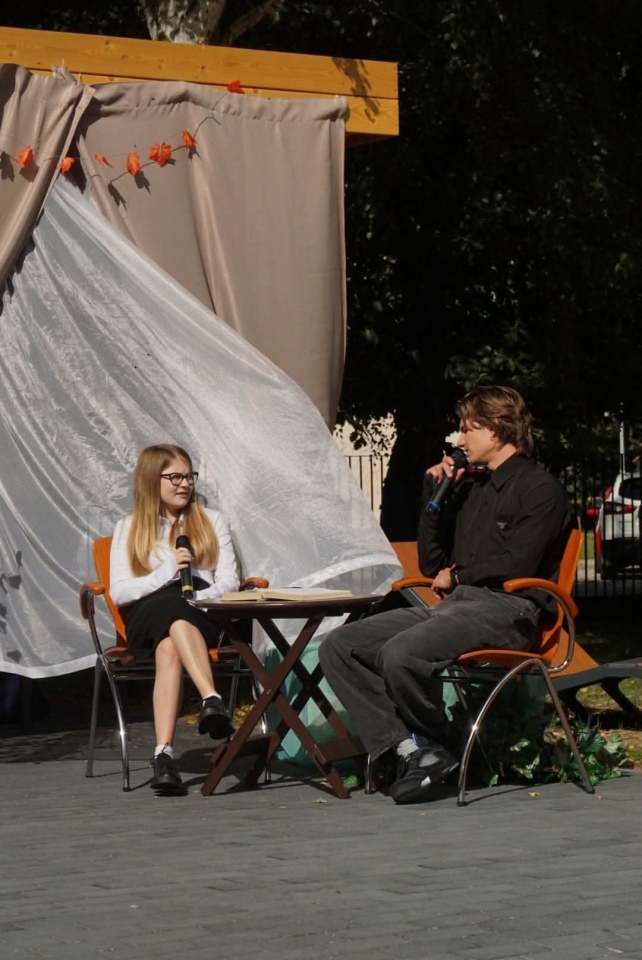 Klasyka literatury w wykonaniu uczniów. Wyjątkowy spektakl w III LO w Ostrołęce [22.09.2026] - zdjęcie #3 - eOstroleka.pl
