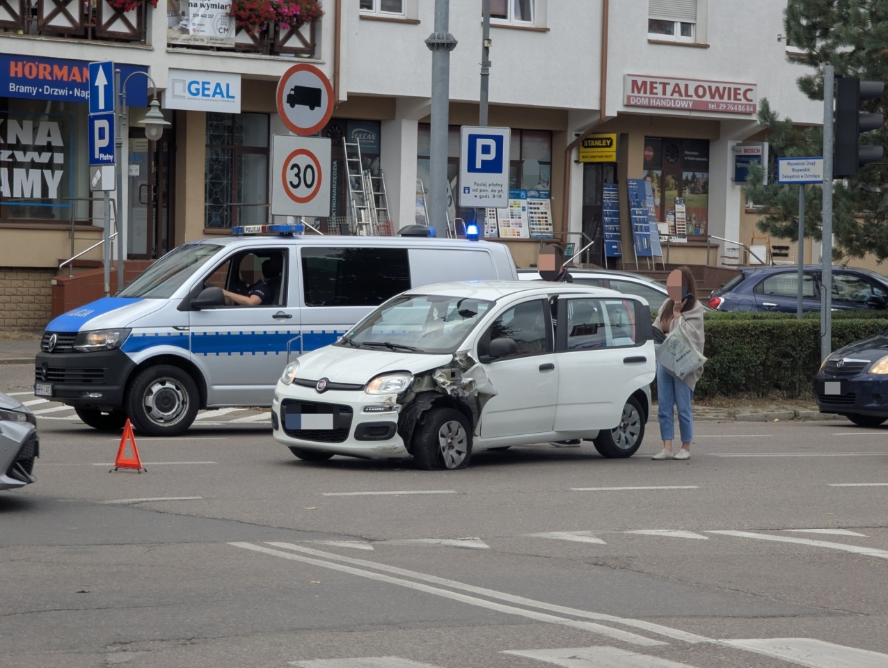 Kraksa na skrzyżowaniu ulic Kopernika i Fieldorfa Nila [24.09.2026] - zdjęcie #6 - eOstroleka.pl