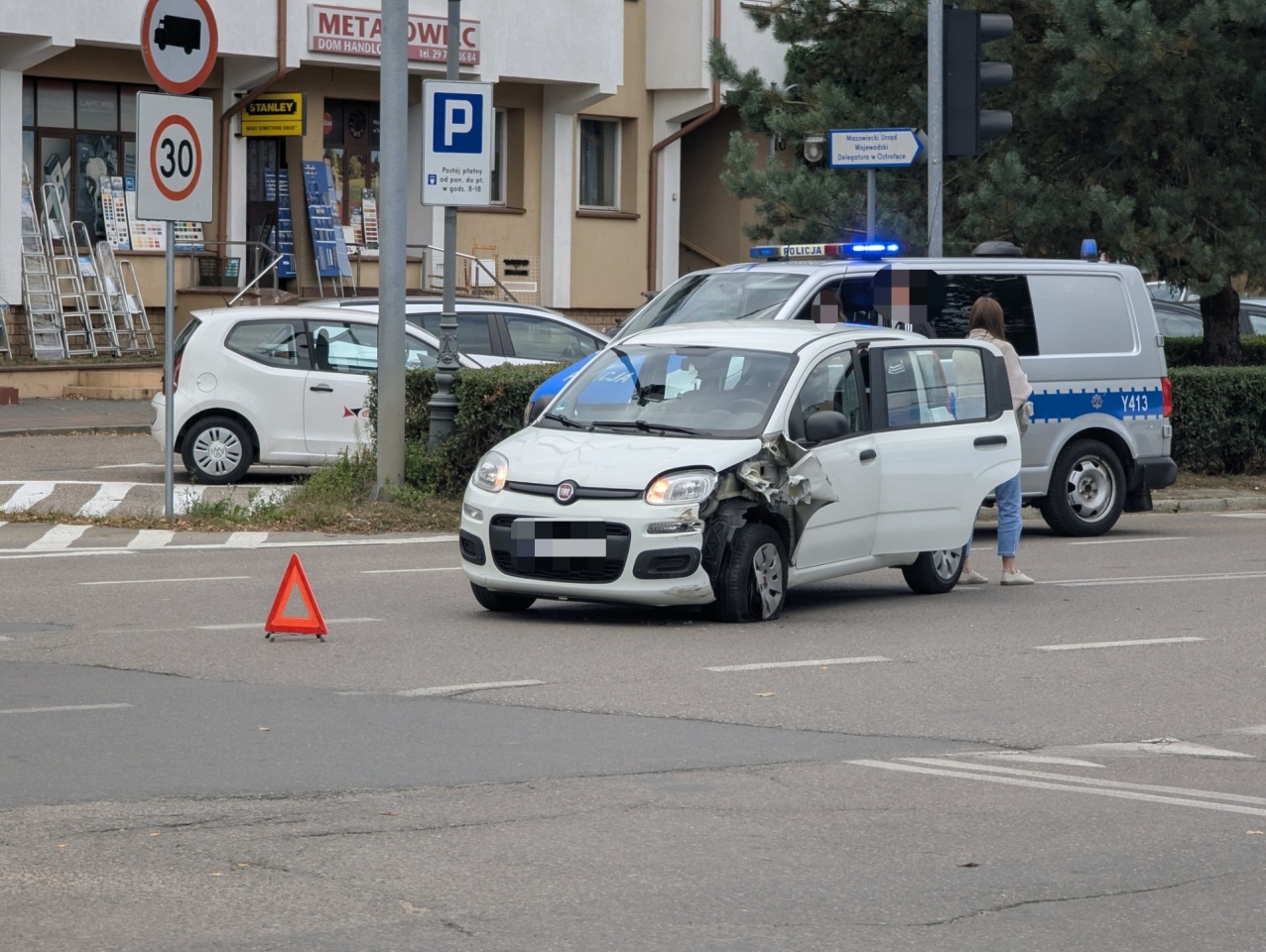 Kraksa na skrzyżowaniu ulic Kopernika i Fieldorfa Nila [24.09.2026] - zdjęcie #5 - eOstroleka.pl