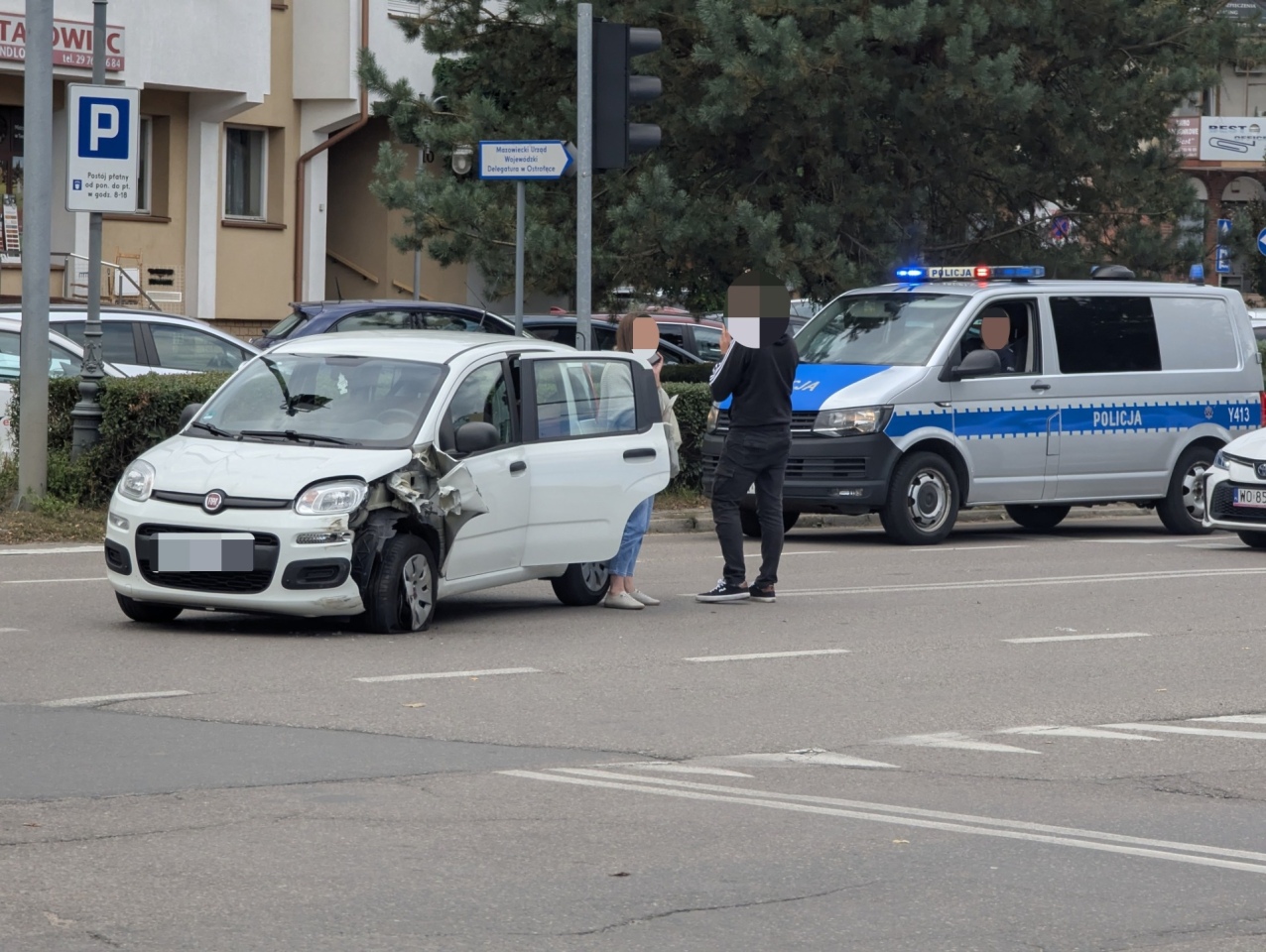 Kraksa na skrzyżowaniu ulic Kopernika i Fieldorfa Nila [24.09.2026] - zdjęcie #3 - eOstroleka.pl