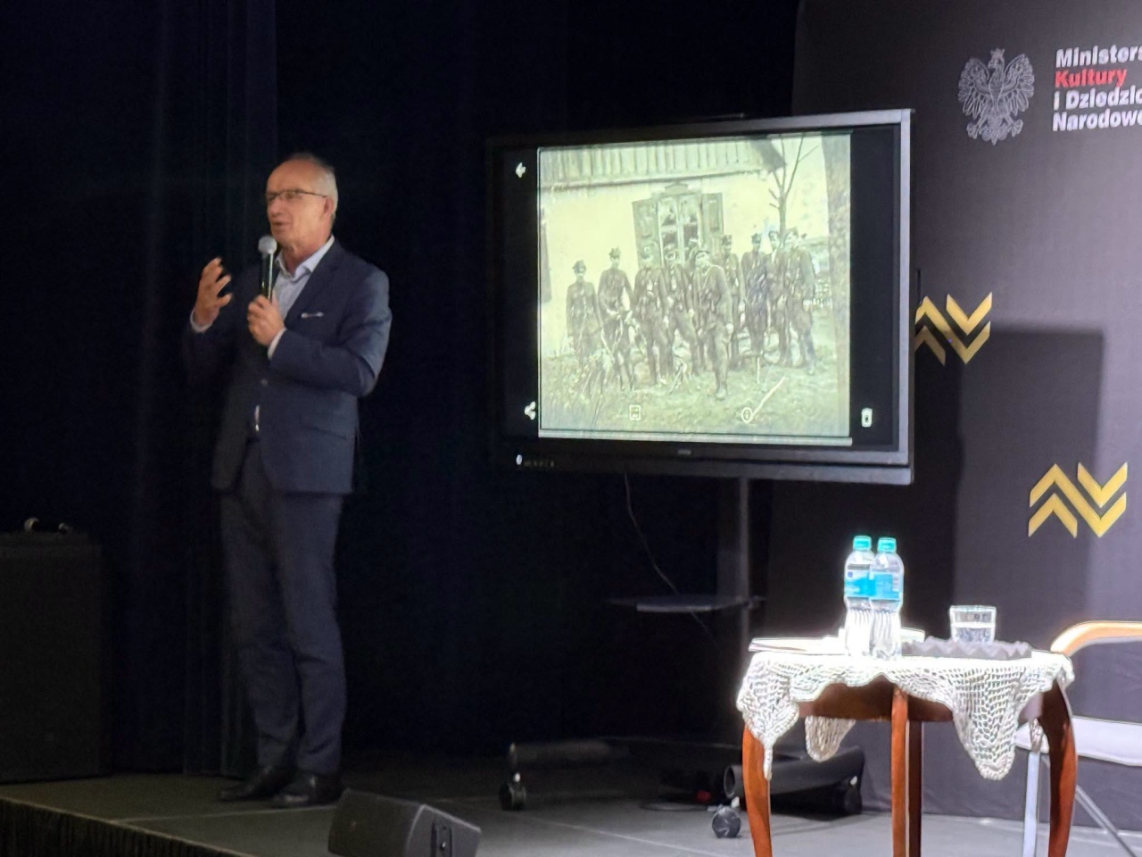 Prof. Krzysztof Szwagrzyk odwiedził Muzeum Żołnierzy Wyklętych. Opowiedział o identyfikacji sierż. „Roja” [28.09.2026] - zdjęcie #1 - eOstroleka.pl