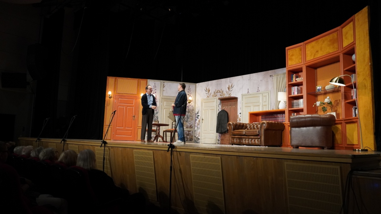 „Genialny pomysł” na komediowy wieczór. Teatr Capitol wystąpił w Ostrołęce z paryskim hitem [28.09.2026] - zdjęcie #3 - eOstroleka.pl