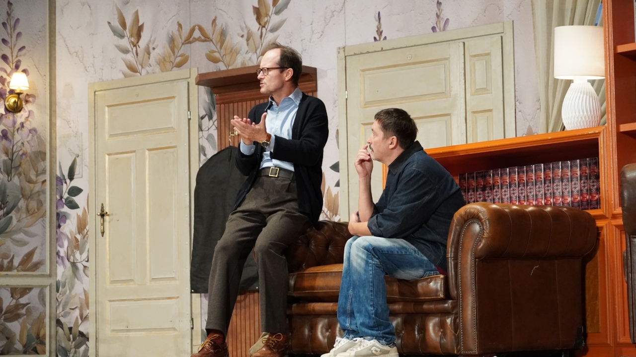 „Genialny pomysł” na komediowy wieczór. Teatr Capitol wystąpił w Ostrołęce z paryskim hitem [28.09.2026] - zdjęcie #12 - eOstroleka.pl