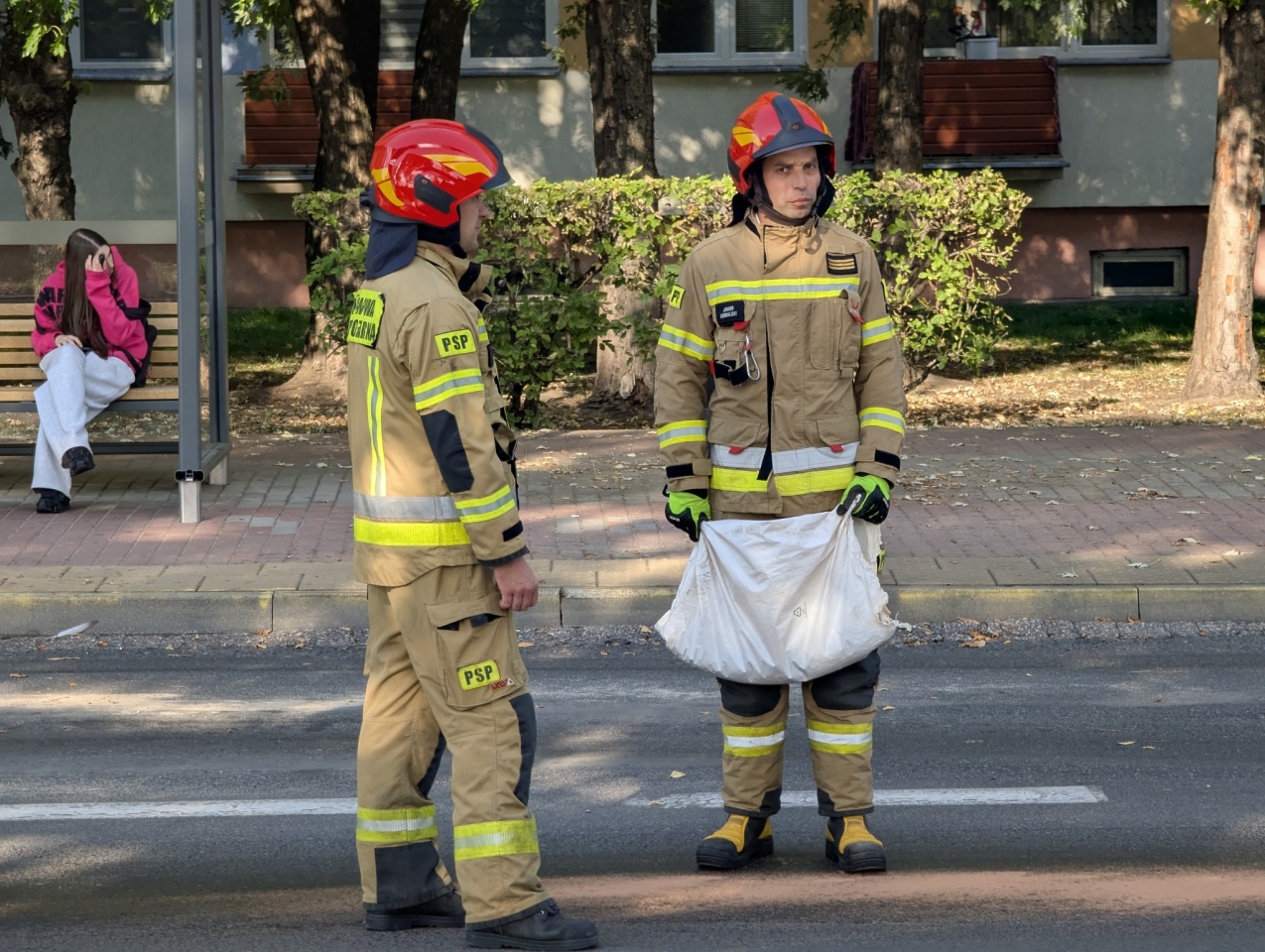Plama oleju na 11 Listopada - zdjęcie #5 - eOstroleka.pl