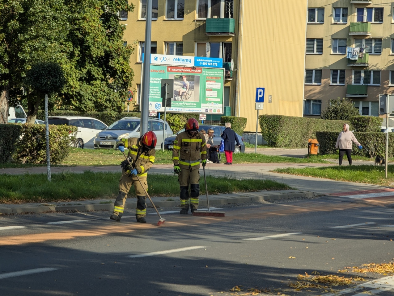 Plama oleju na 11 Listopada - zdjęcie #4 - eOstroleka.pl