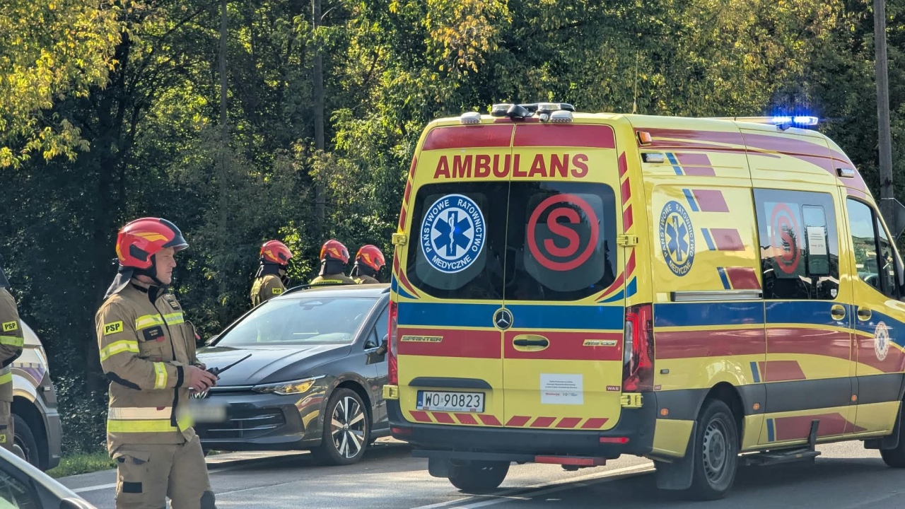 Wypadek na skrzyżowaniu Warszawskiej z Fortową [30.09.2026] - zdjęcie #17 - eOstroleka.pl