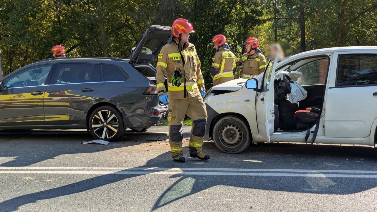 Wypadek na skrzyżowaniu Warszawskiej z Fortową [30.09.2026] - zdjęcie #16 - eOstroleka.pl