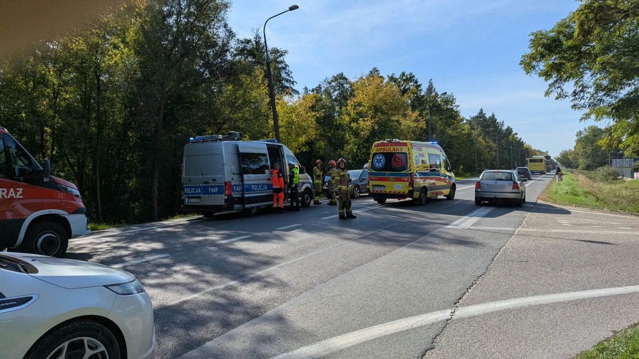 Wypadek na skrzyżowaniu Warszawskiej z Fortową [30.09.2026] - zdjęcie #9 - eOstroleka.pl