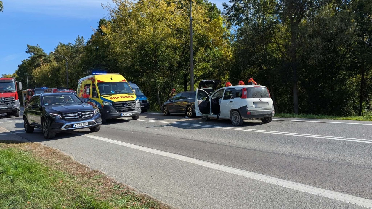 Wypadek na skrzyżowaniu Warszawskiej z Fortową [30.09.2026] - zdjęcie #5 - eOstroleka.pl