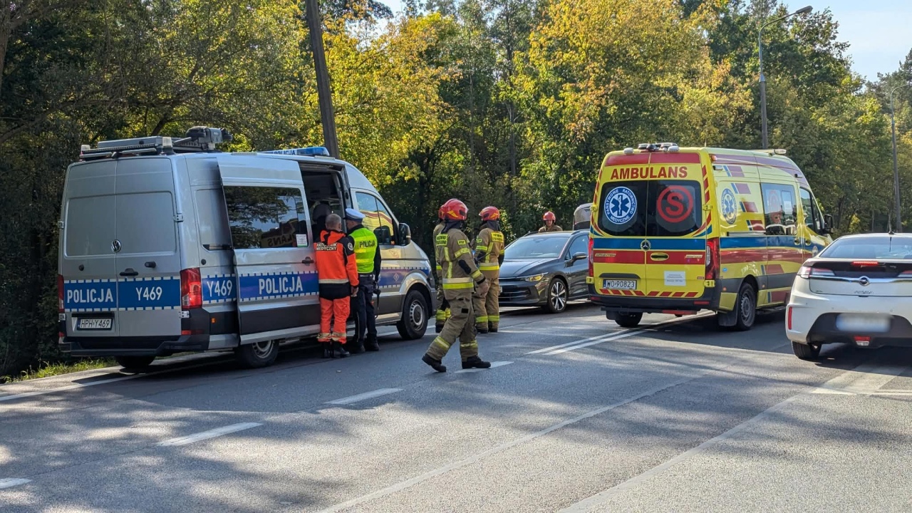 Wypadek na skrzyżowaniu Warszawskiej z Fortową [30.09.2026] - zdjęcie #1 - eOstroleka.pl