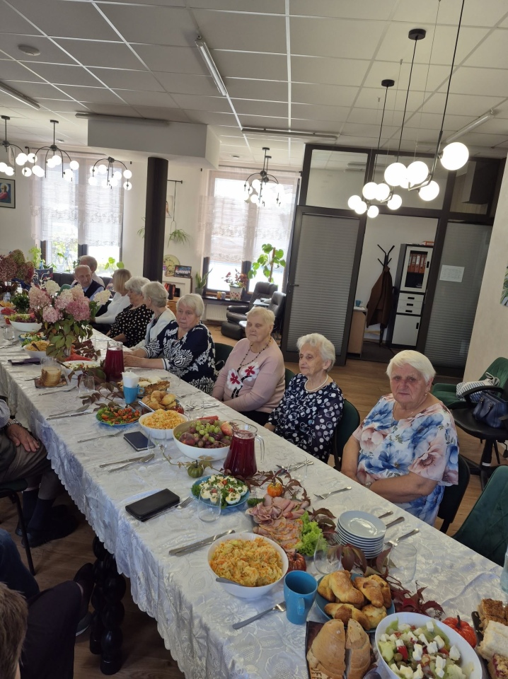 Dzień Seniora w Rzekuniu. Wspólne świętowanie i pamięć o najstarszych mieszkańcach [02.10.2026] - zdjęcie #11 - eOstroleka.pl