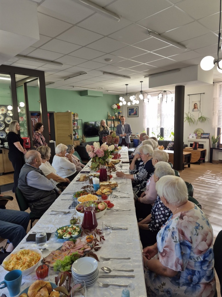Dzień Seniora w Rzekuniu. Wspólne świętowanie i pamięć o najstarszych mieszkańcach [02.10.2026] - zdjęcie #5 - eOstroleka.pl