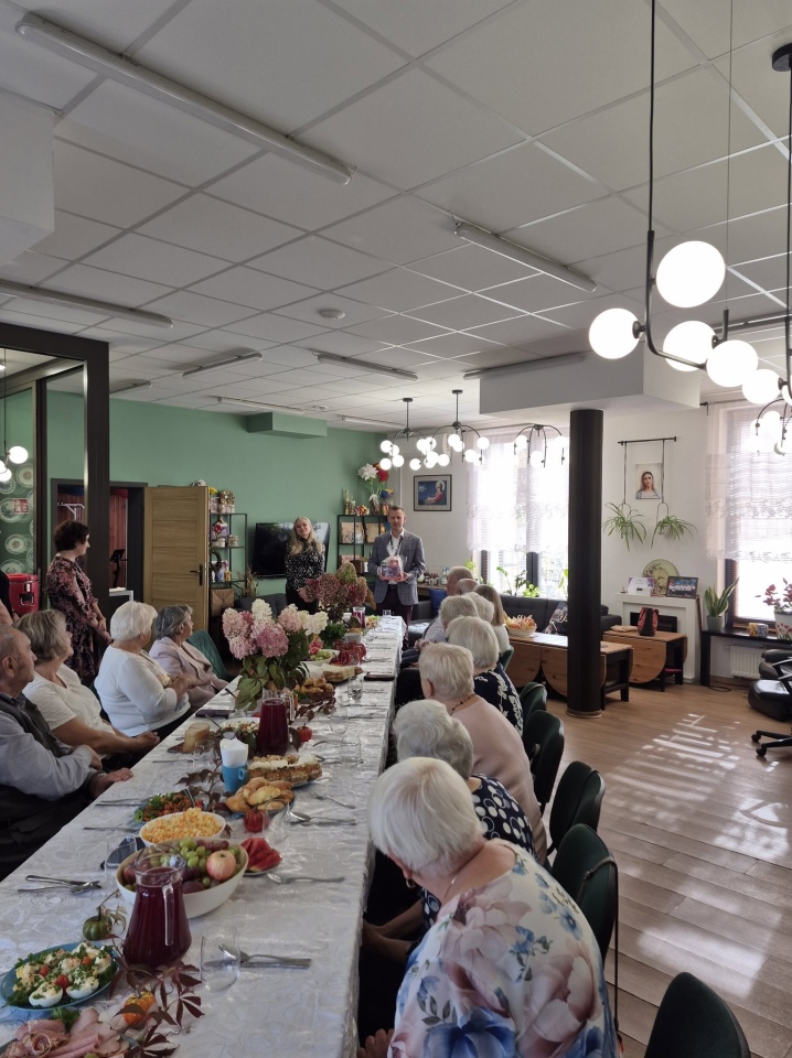 Dzień Seniora w Rzekuniu. Wspólne świętowanie i pamięć o najstarszych mieszkańcach [02.10.2026] - zdjęcie #4 - eOstroleka.pl
