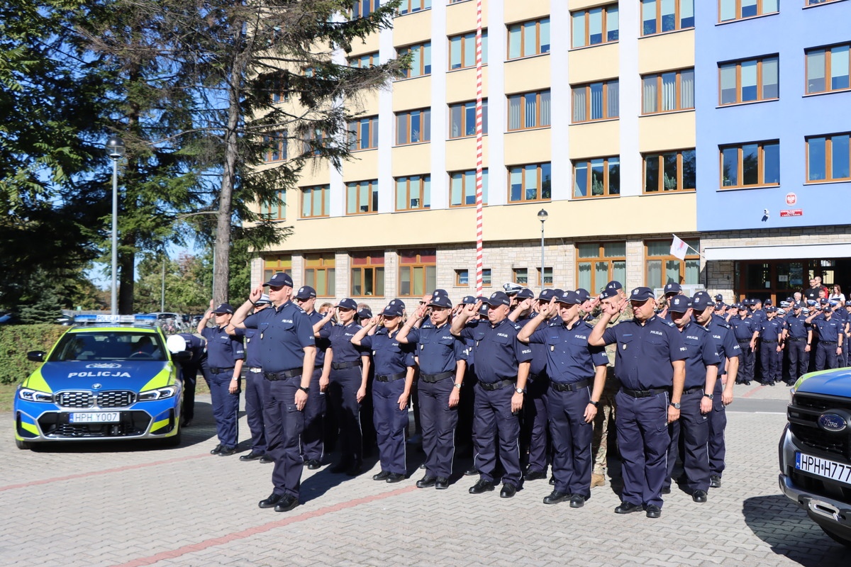 Mazowieccy policjanci oddali hołd policjantowi, który zginął na służbie - zdjęcie #2 - eOstroleka.pl