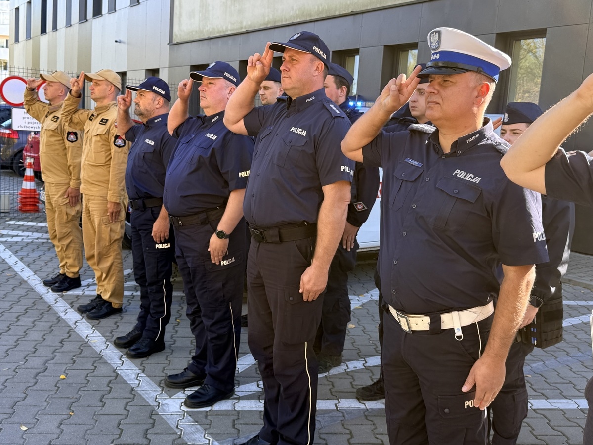 Mazowieccy policjanci oddali hołd policjantowi, który zginął na służbie - zdjęcie #9 - eOstroleka.pl