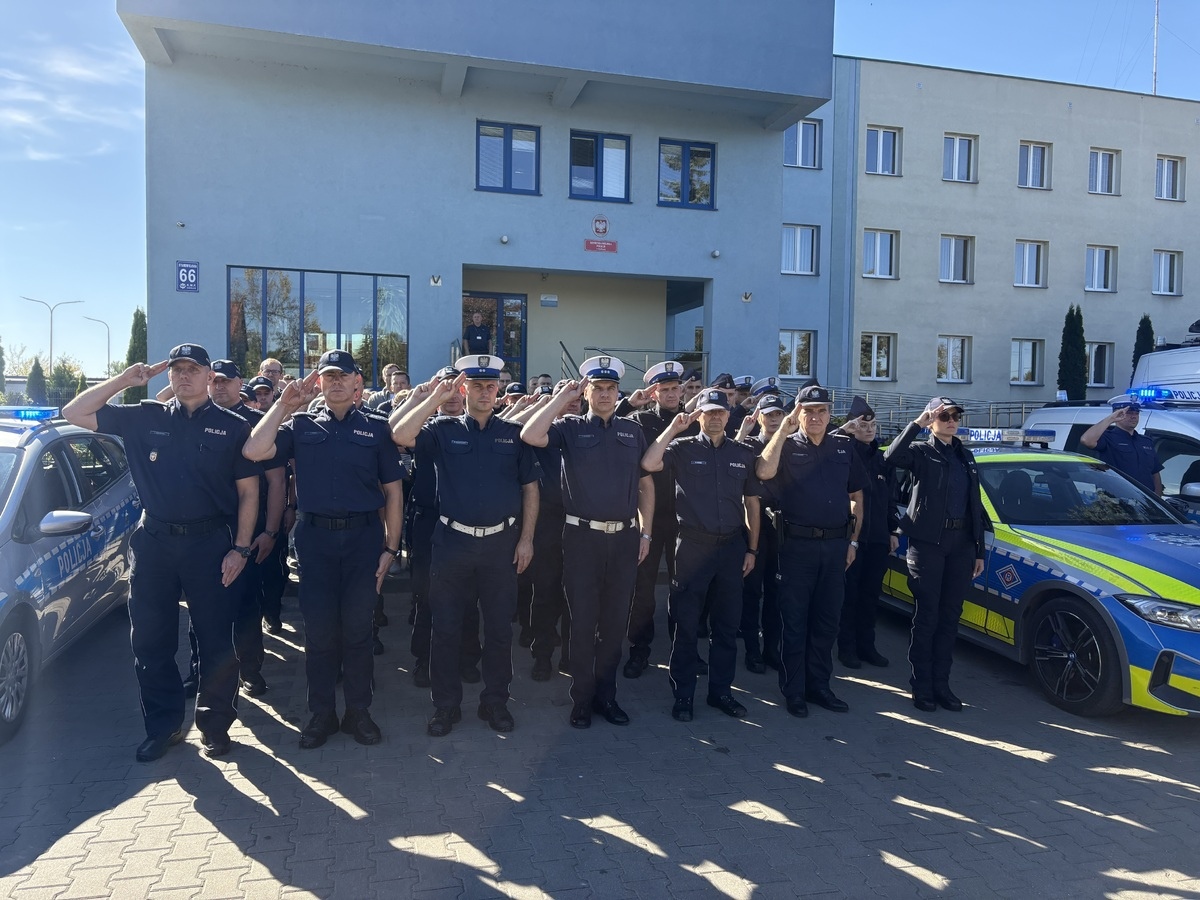 Mazowieccy policjanci oddali hołd policjantowi, który zginął na służbie - zdjęcie #10 - eOstroleka.pl