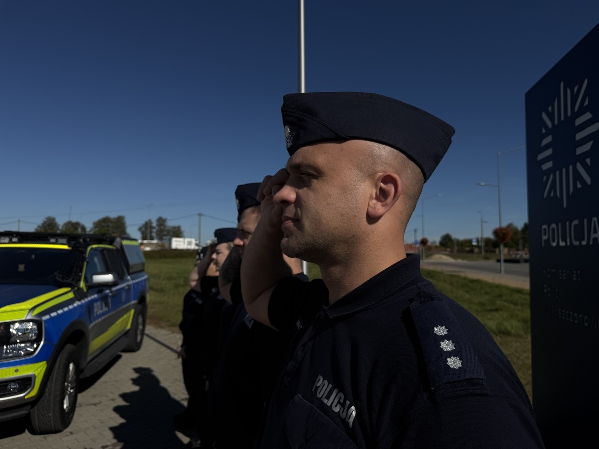 Mazowieccy policjanci oddali hołd policjantowi, który zginął na służbie - zdjęcie #11 - eOstroleka.pl