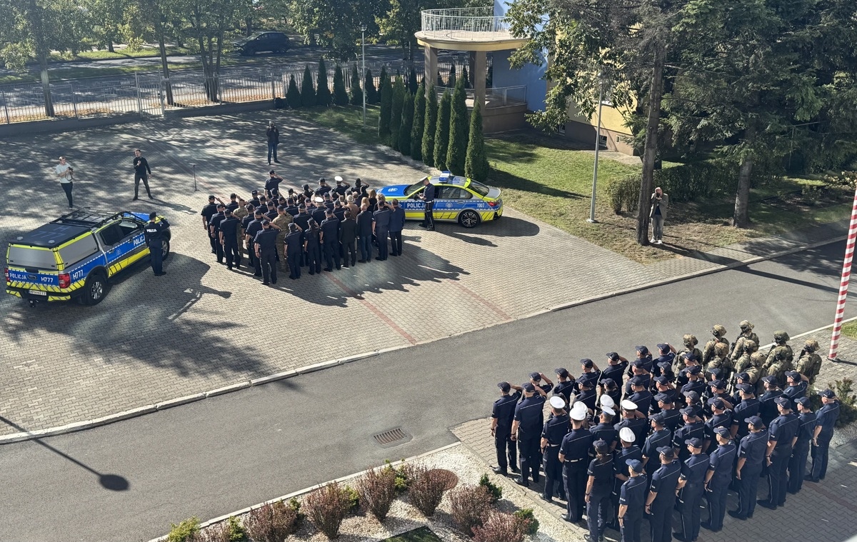 Mazowieccy policjanci oddali hołd policjantowi, który zginął na służbie - zdjęcie #13 - eOstroleka.pl