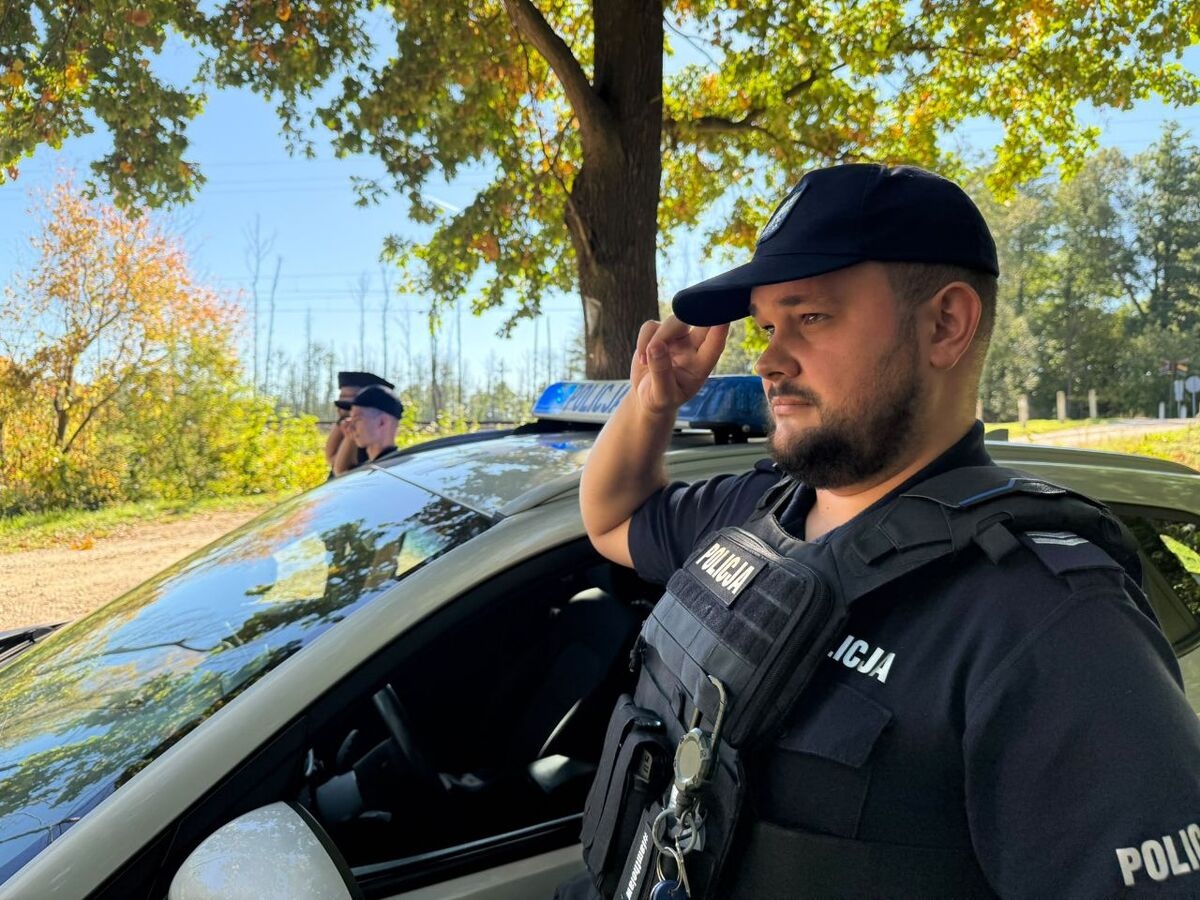 Mazowieccy policjanci oddali hołd policjantowi, który zginął na służbie - zdjęcie #16 - eOstroleka.pl