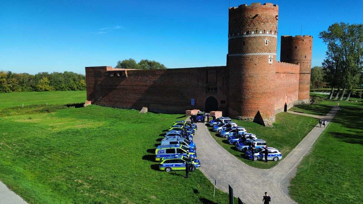 Mazowieccy policjanci oddali hołd policjantowi, który zginął na służbie - zdjęcie #17 - eOstroleka.pl