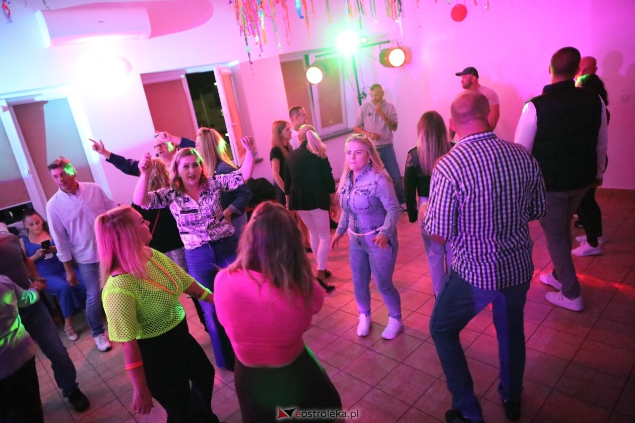 Potańcówka w klimacie lat 90-tych w Łegu Przedmiejskim - zdjęcie #24 - eOstroleka.pl