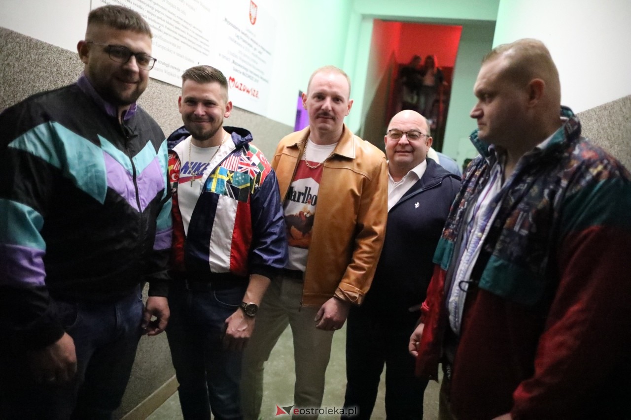 Potańcówka w klimacie lat 90-tych w Łegu Przedmiejskim - zdjęcie #38 - eOstroleka.pl