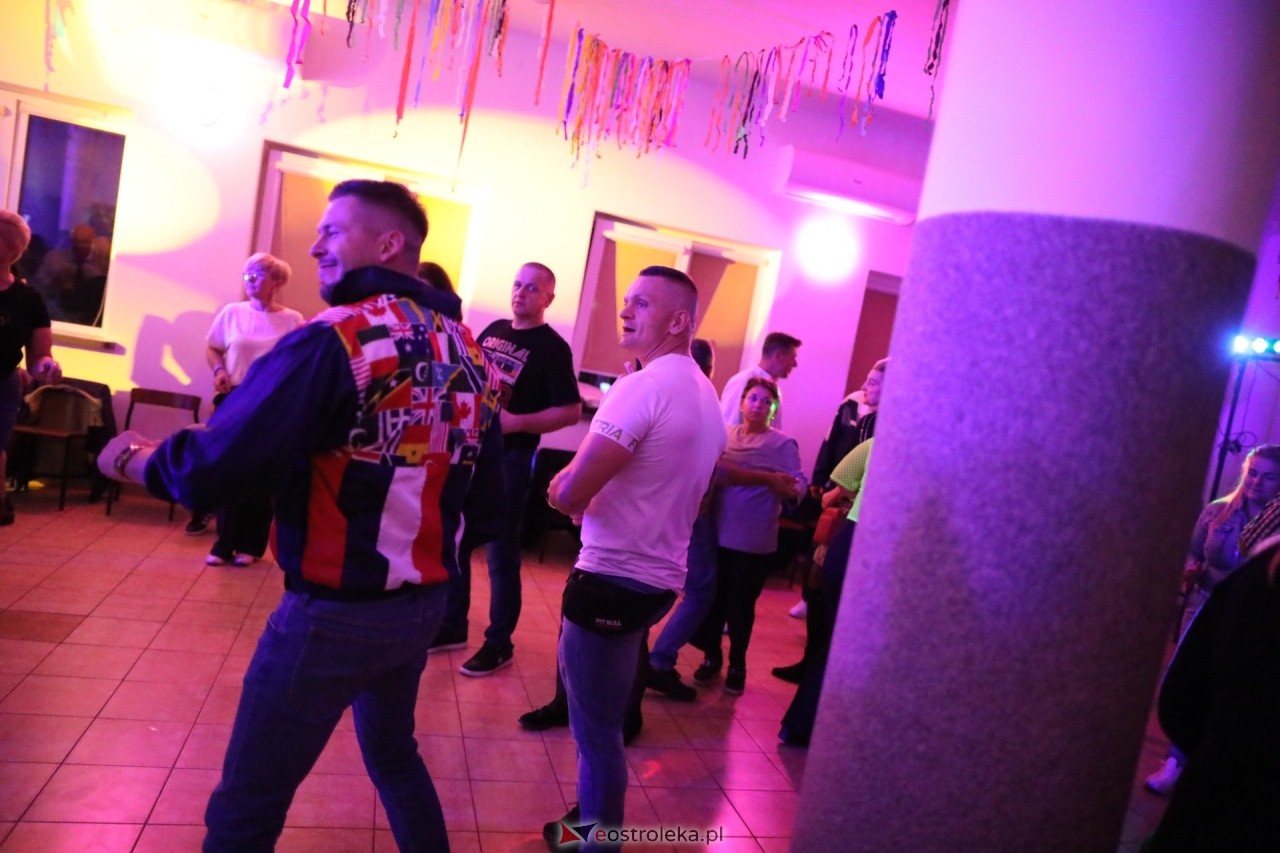 Potańcówka w klimacie lat 90-tych w Łegu Przedmiejskim - zdjęcie #18 - eOstroleka.pl