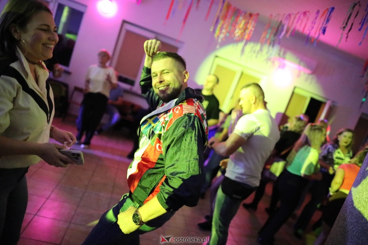 Potańcówka w klimacie lat 90-tych w Łegu Przedmiejskim - zdjęcie #19 - eOstroleka.pl