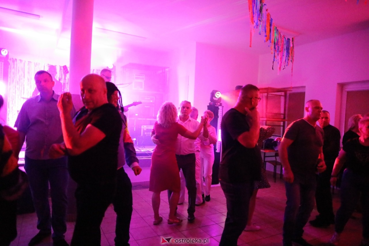 Potańcówka w klimacie lat 90-tych w Łegu Przedmiejskim - zdjęcie #15 - eOstroleka.pl