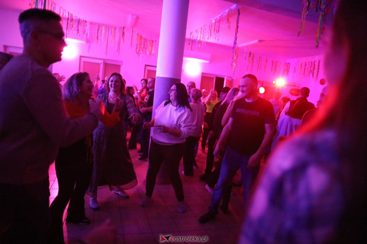 Potańcówka w klimacie lat 90-tych w Łegu Przedmiejskim - zdjęcie #6 - eOstroleka.pl